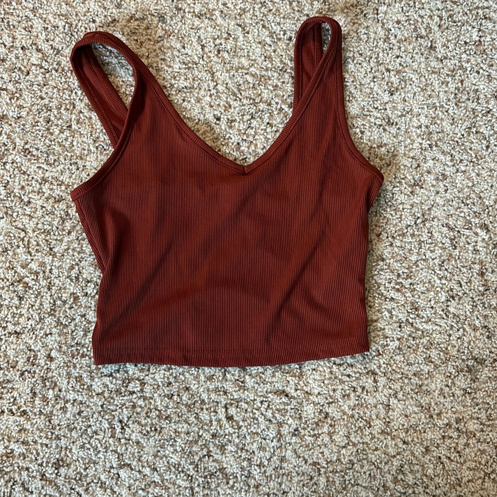 ribbed chestnut brown tank, pics make it looked striped it’s not!